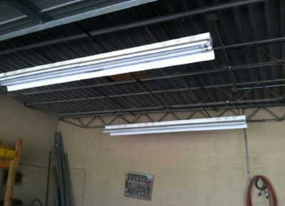 hanging fluorescent light